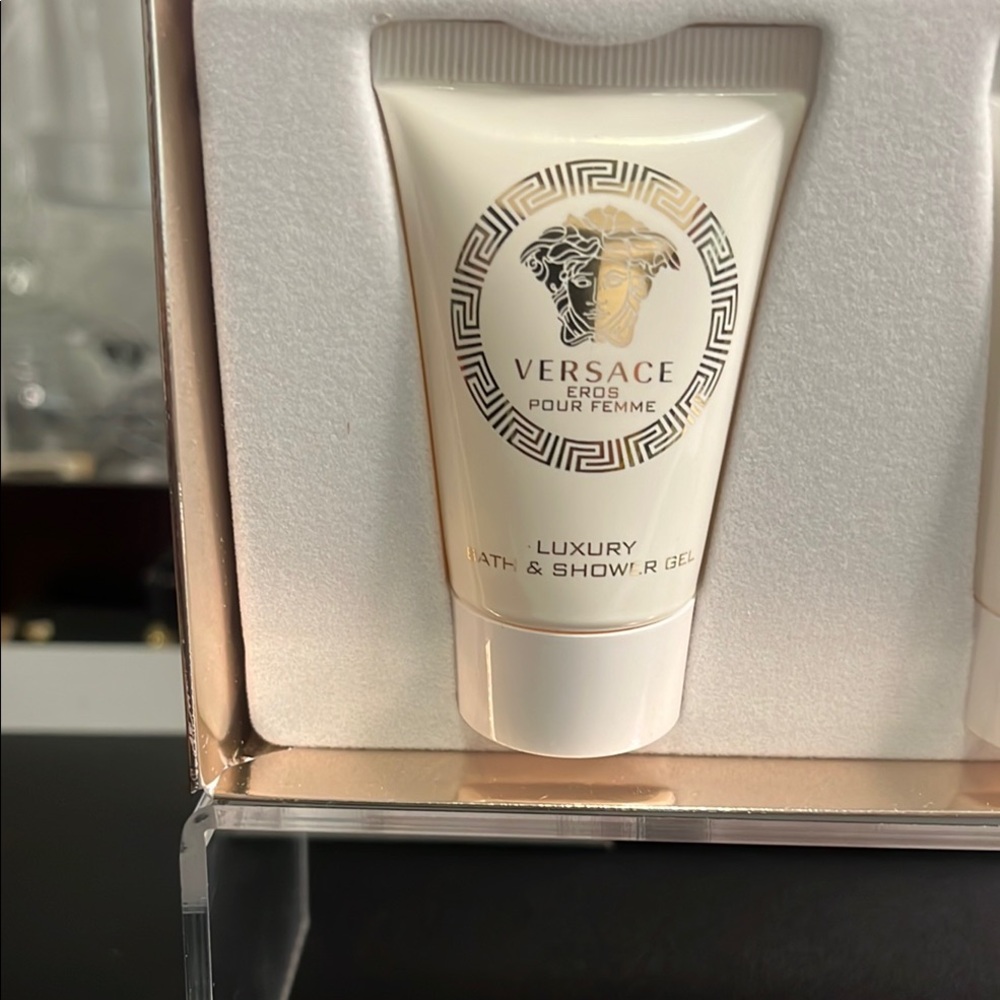 Versace Luxury Bath & Body Set - White - Picture 2 of 6